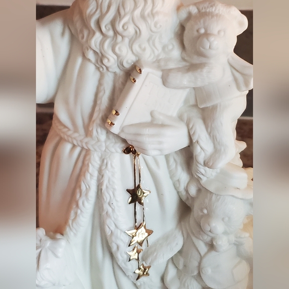 Vintage Ivory White with little Girl & Bear Puppet Musical Figurine - Picture 3 of 4